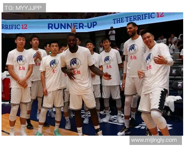 武汉篮球队团队协作引发热议球迷对战术配合与球员表现展开激烈讨论 武汉篮球队团队协作引发热议球迷对战术配合与球员表现展开激烈讨论